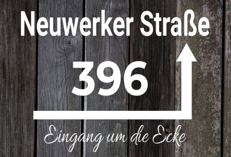 Neuwerker Stra&szlig;e um die Ecke Wegweiser Schild spannend kreativ spritzig informativ auffallend schilder selbst gestalten