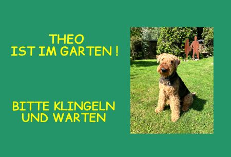 Theo ist im Garten! Hunde Schild smart kreativ spritzig schilder selbst gestalten